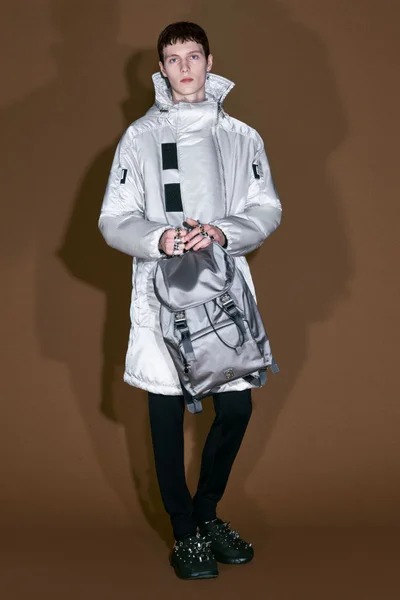 Look 32